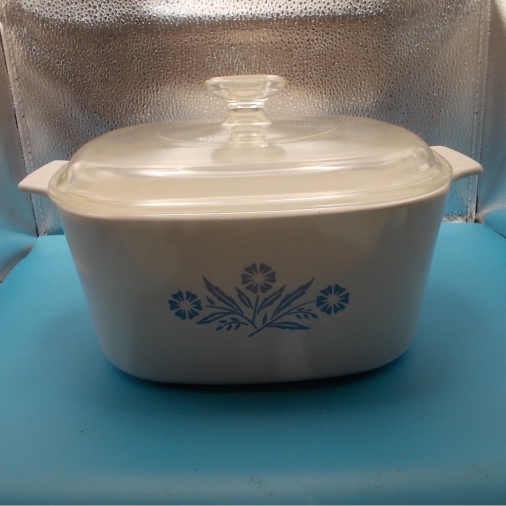 Vintage Corning Ware Cornflower Blue 3 Quart Casserole Dish with Lid A-3-B White